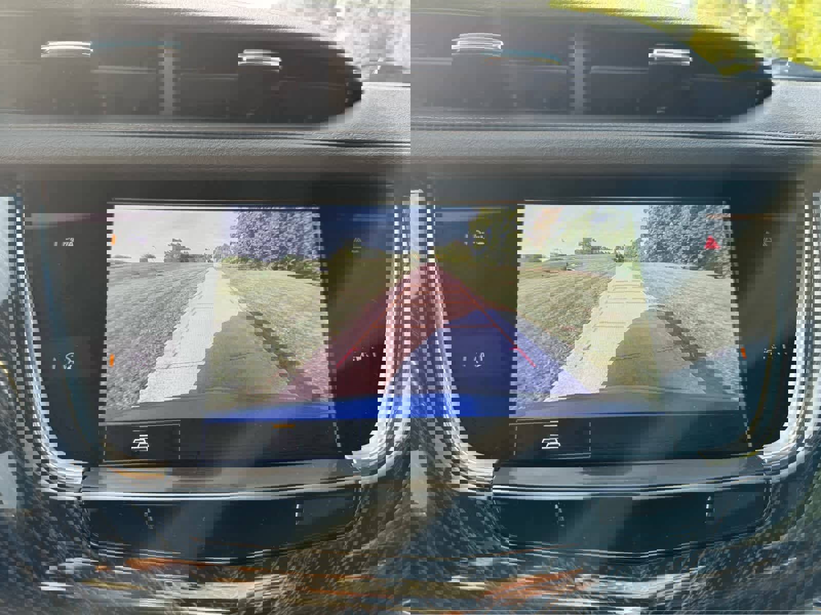 Used 2025 Cadillac XT6 Premium Luxury image 24