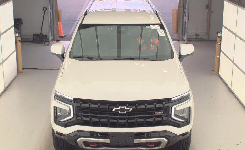 Used 2025 Chevrolet Suburban Z71 AWD/4WD image 3