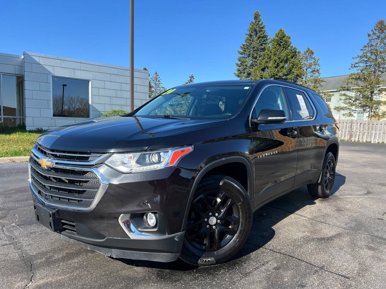 Used 2020 Chevrolet Traverse LT w/ LPO, Cargo Package AWD/4WD image 1