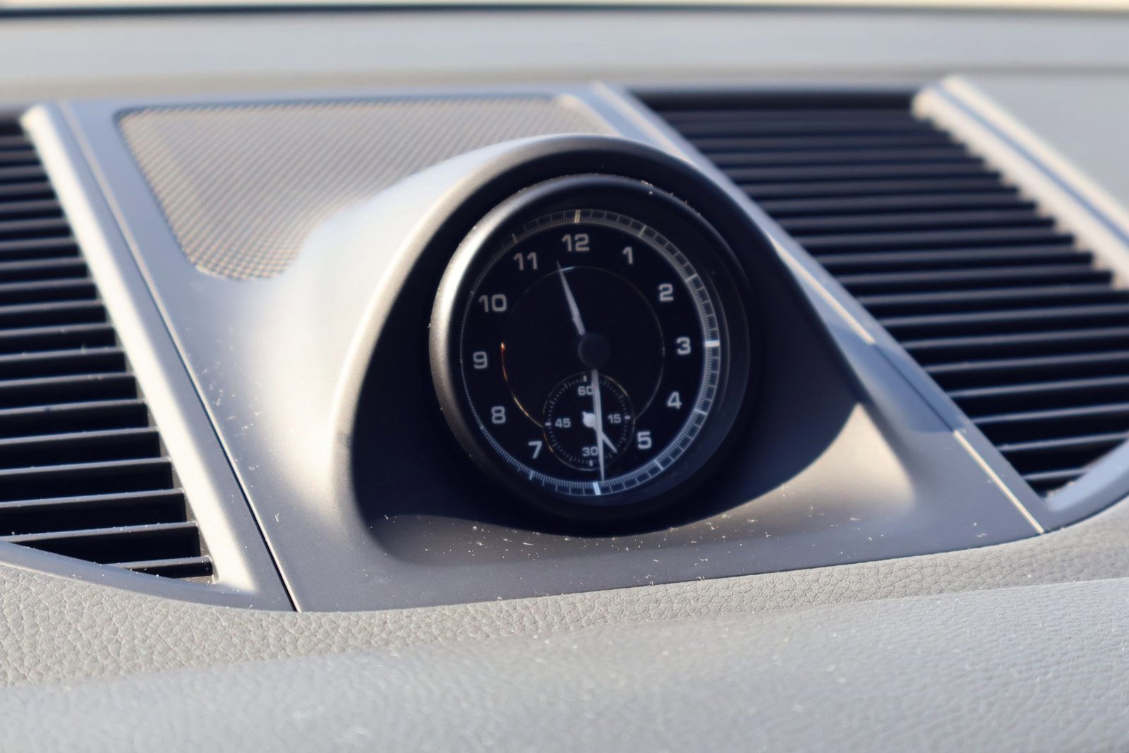 Certified 2025 Porsche Macan image 21