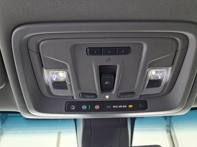 Used 2022 GMC Sierra 2500 SLT w/ SLT Preferred Package image 21