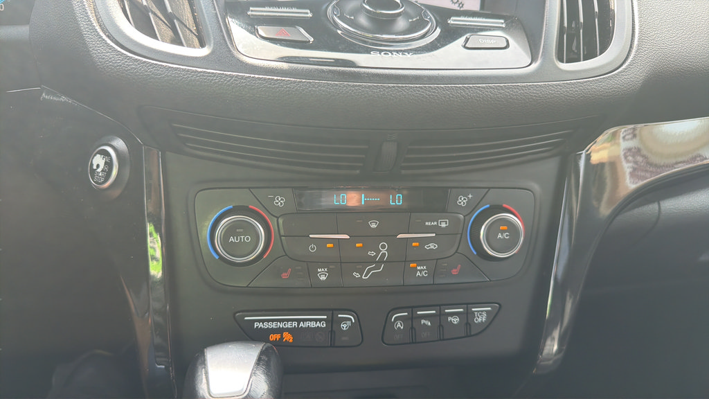 Used 2017 Ford Escape Titanium w/ Equipment Group 301A AWD/4WD image 18