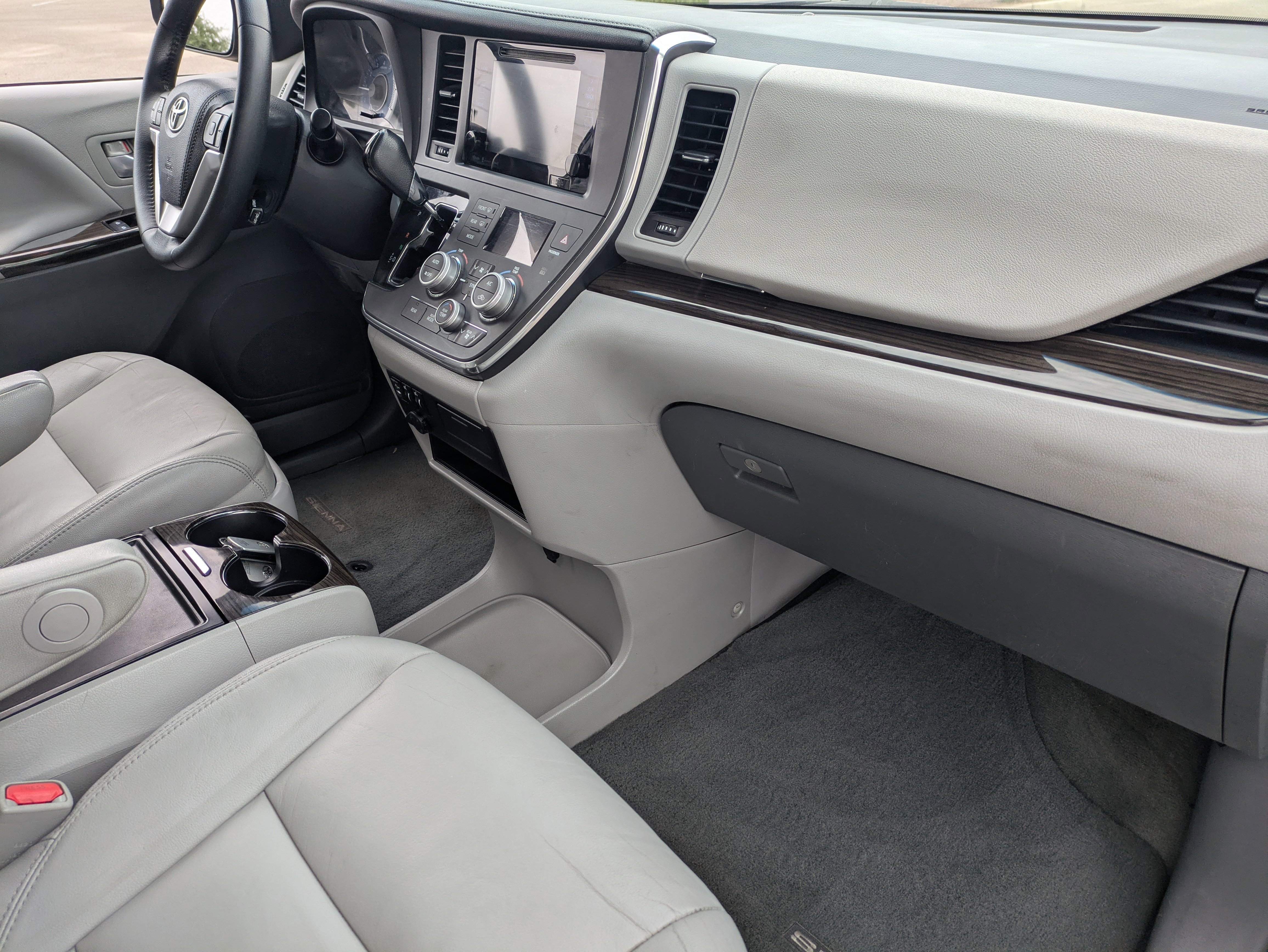 Used 2017 Toyota Sienna XLE w/ XLE Navigation Package FWD image 13
