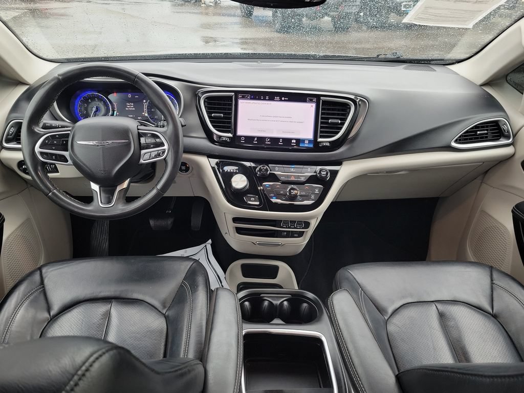 Used 2022 Chrysler Pacifica Touring-L FWD image 8