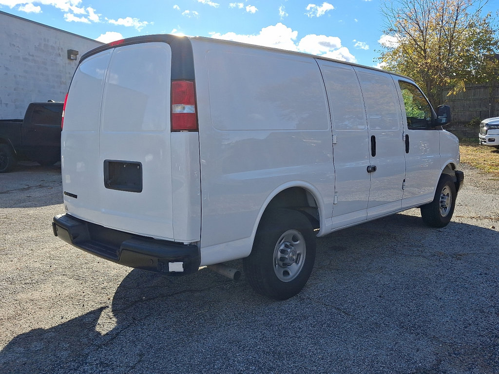 Used 2023 Chevrolet Express 2500 w/ Driver Convenience Package image 5