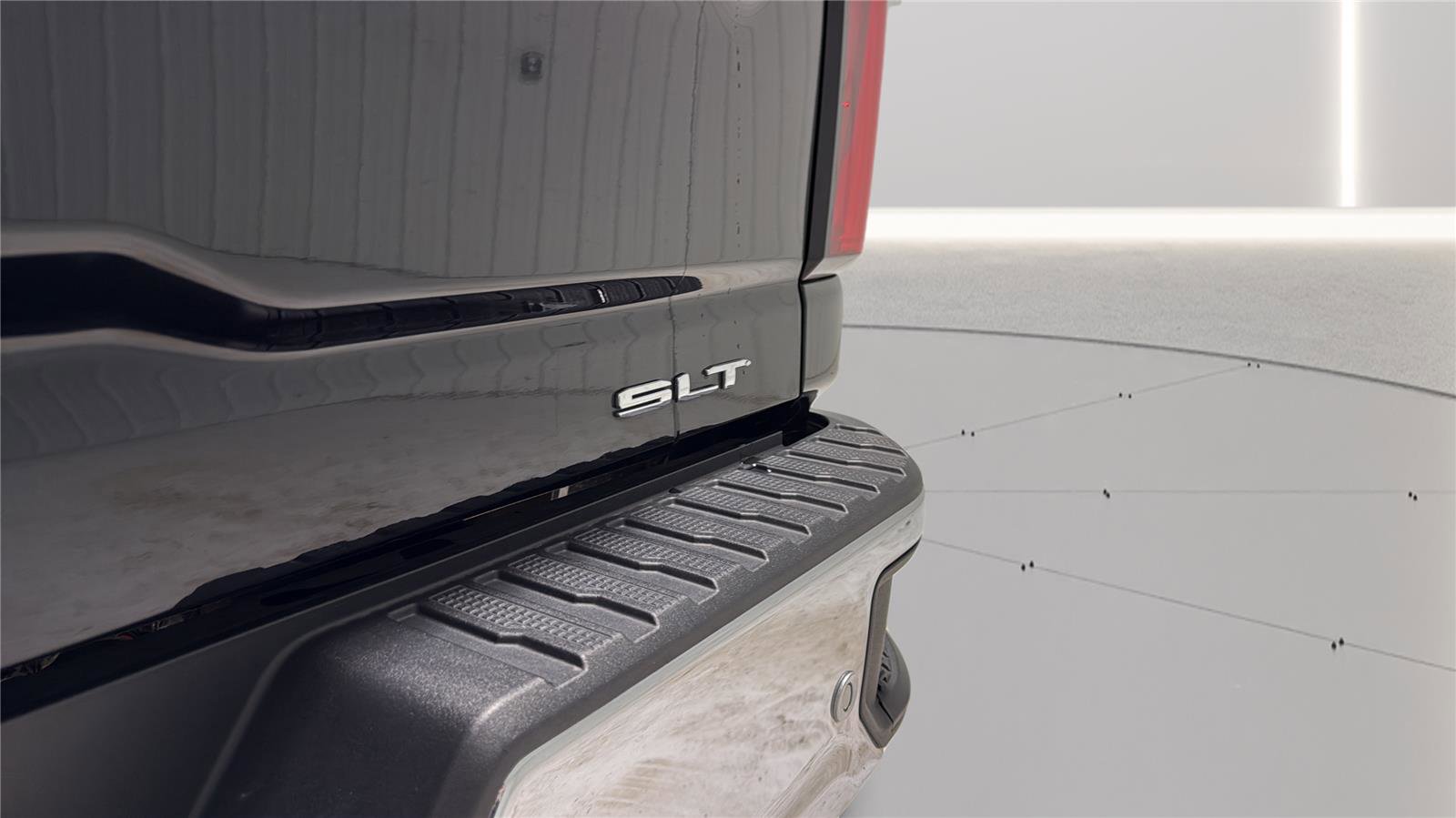 Used 2025 GMC Sierra 2500 SLT w/ SLT Premium Package AWD/4WD image 19