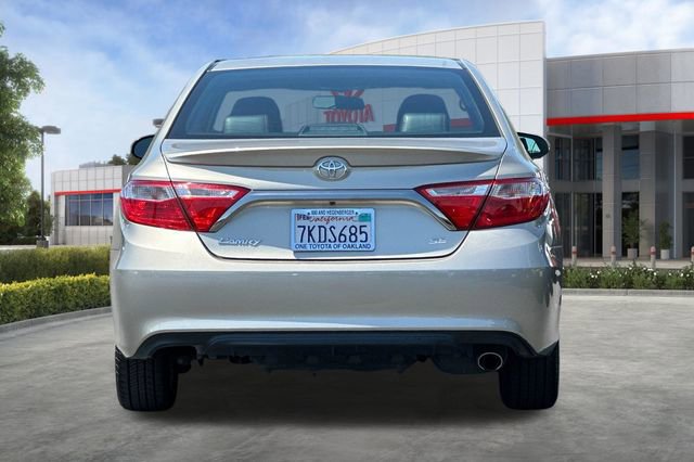 Used 2015 Toyota Camry SE w/ Moonroof Package FWD image 5