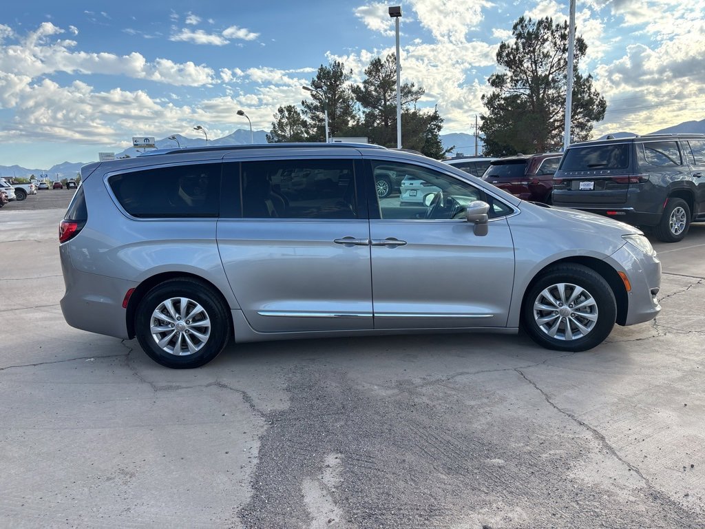 Used 2018 Chrysler Pacifica Touring-L Plus w/ Advanced Safetytec Group image 4