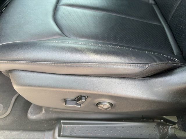 Used 2025 Chrysler Pacifica Select image 19
