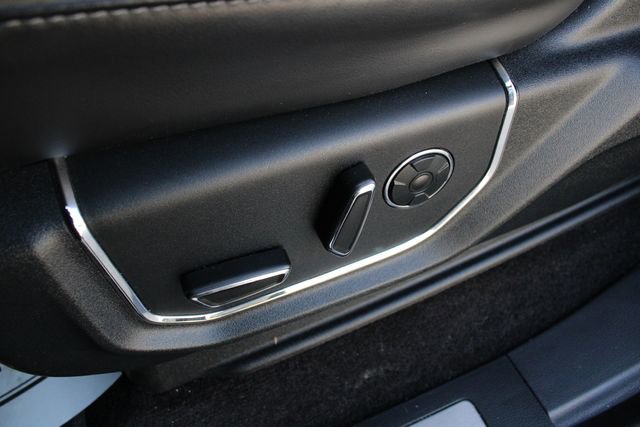 Used 2016 Ford F150 Platinum w/ Equipment Group 701A Luxury image 3