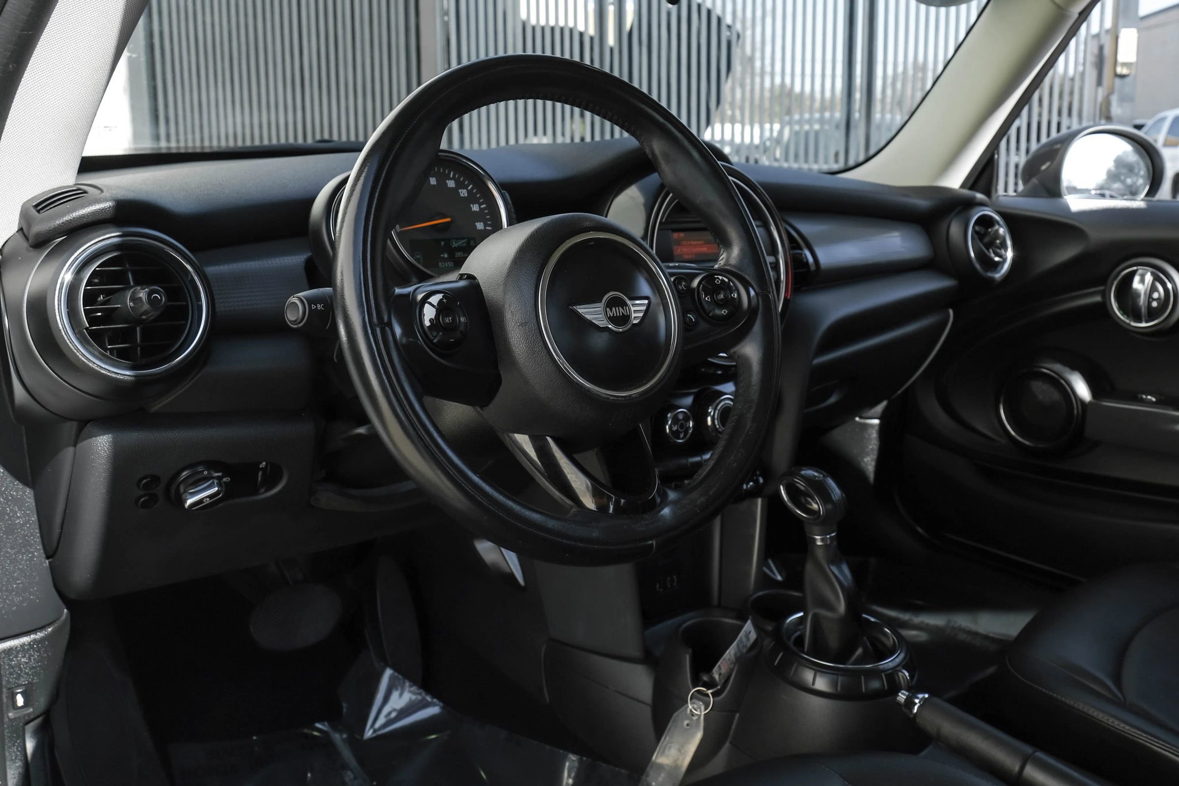 Used 2014 MINI Cooper 2-Door Hardtop image 2