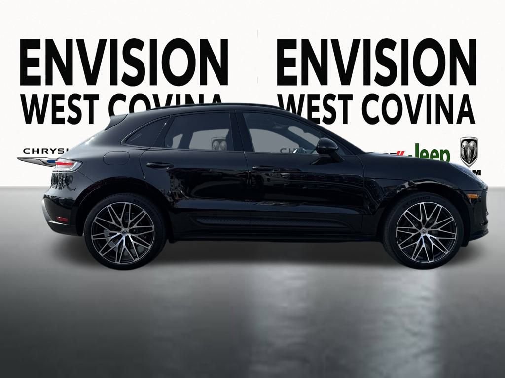 Used 2025 Porsche Macan image 9