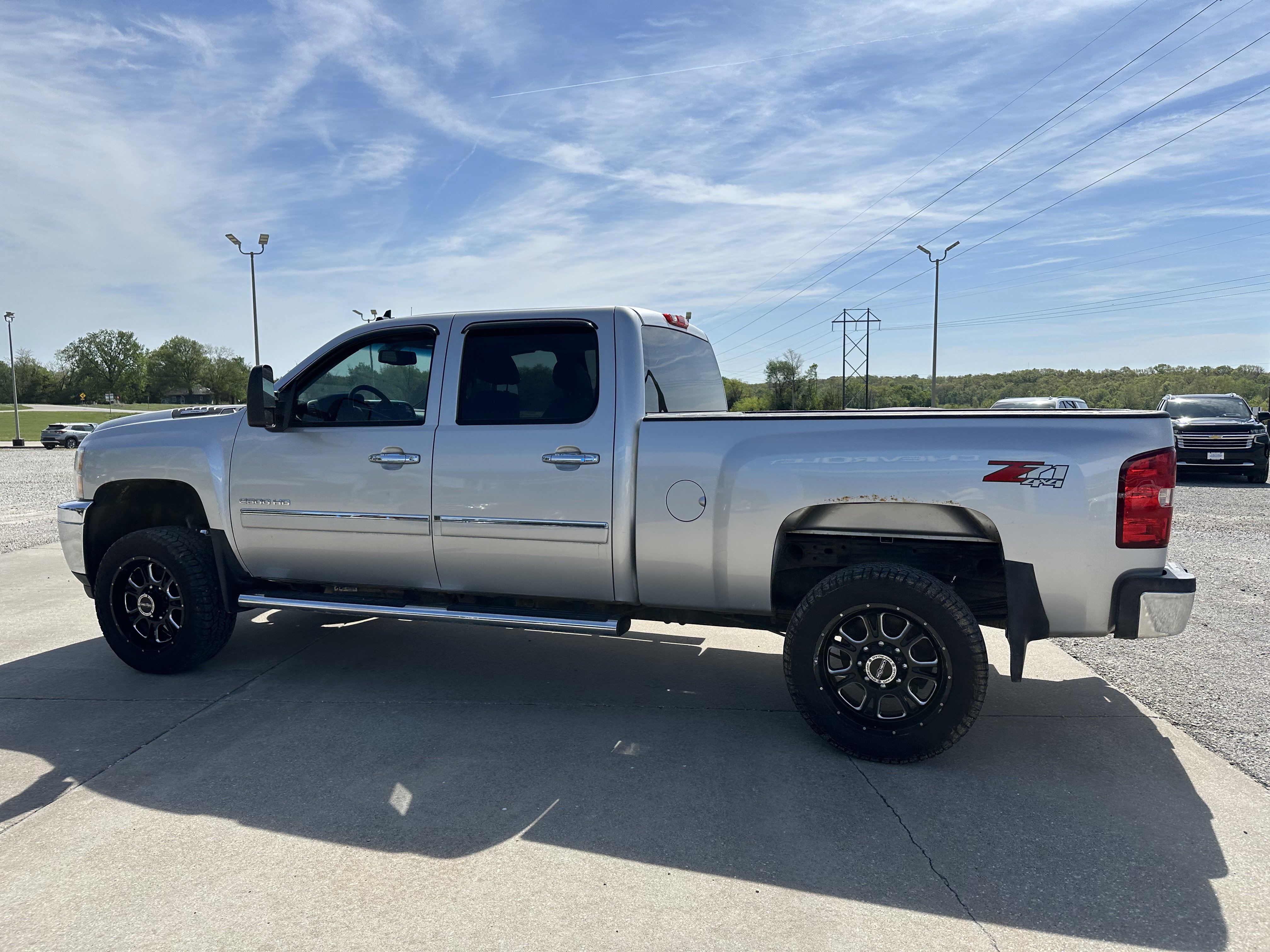 Used 2014 Chevrolet Silverado 2500 LT w/ Custom Sport Truck Package AWD/4WD image 8