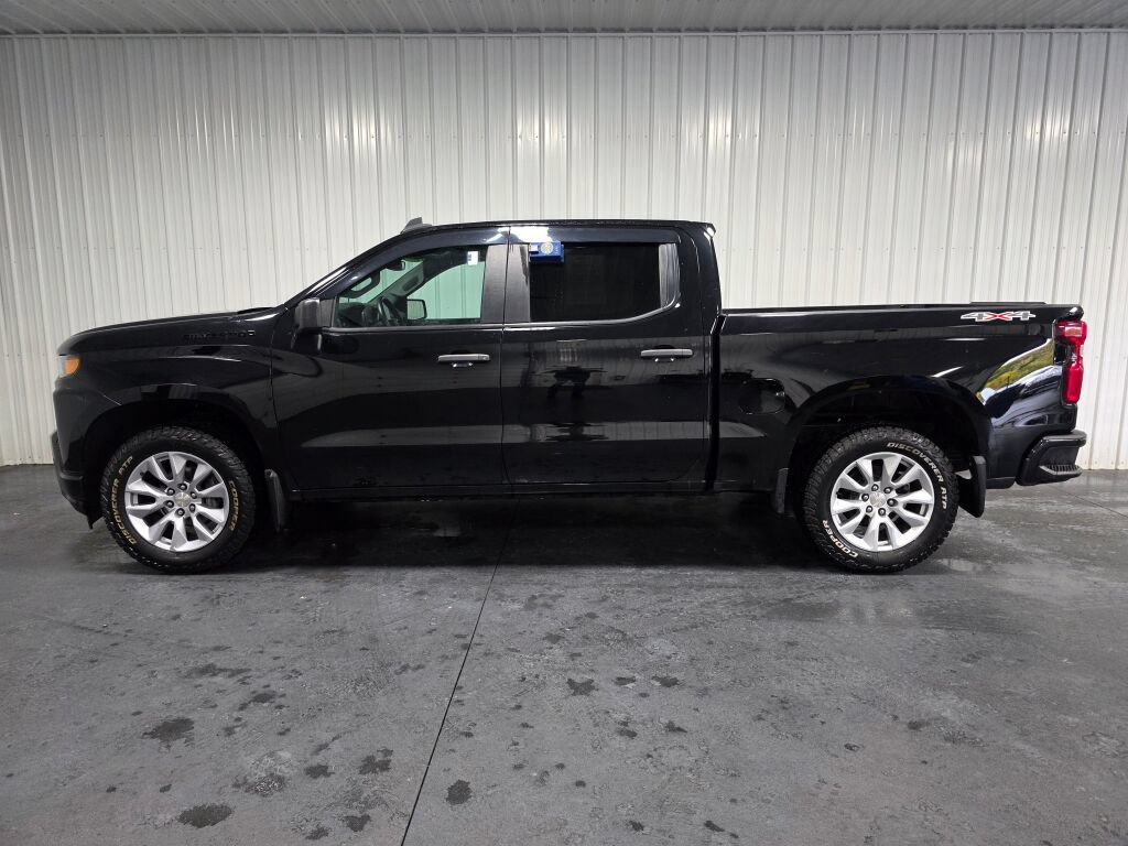 Used 2021 Chevrolet Silverado 1500 Custom w/ LPO, Dark Essentials Package AWD/4WD image 4