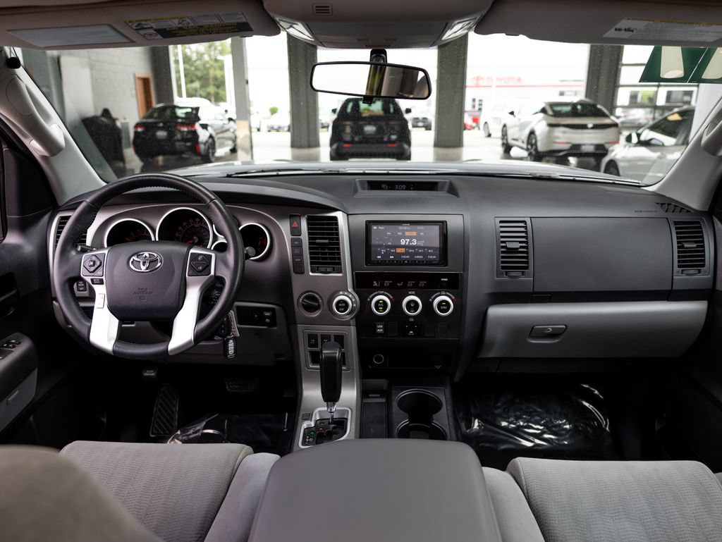 Used 2017 Toyota Sequoia SR5 AWD/4WD image 17
