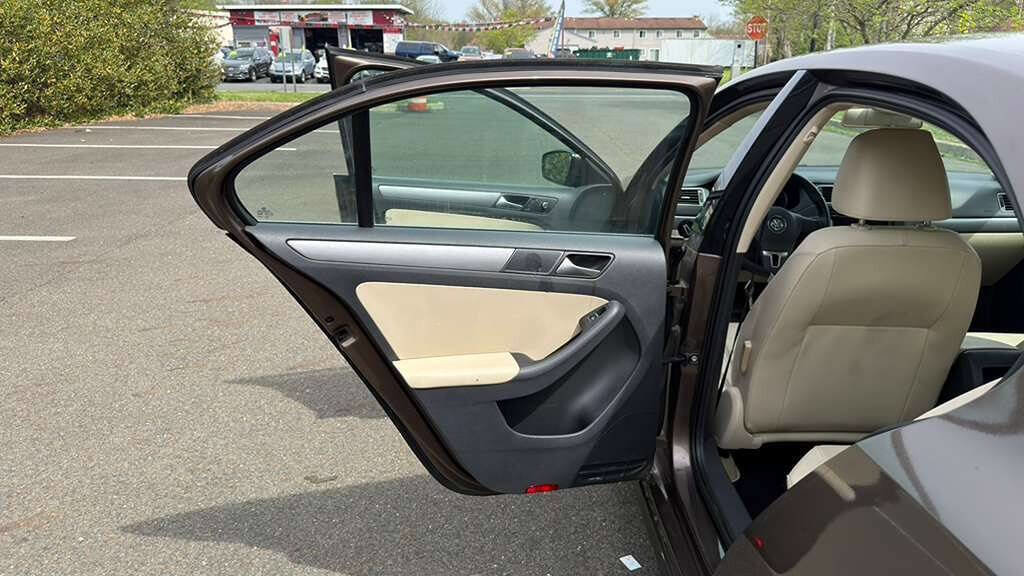 Used 2013 Volkswagen Jetta TDI image 23
