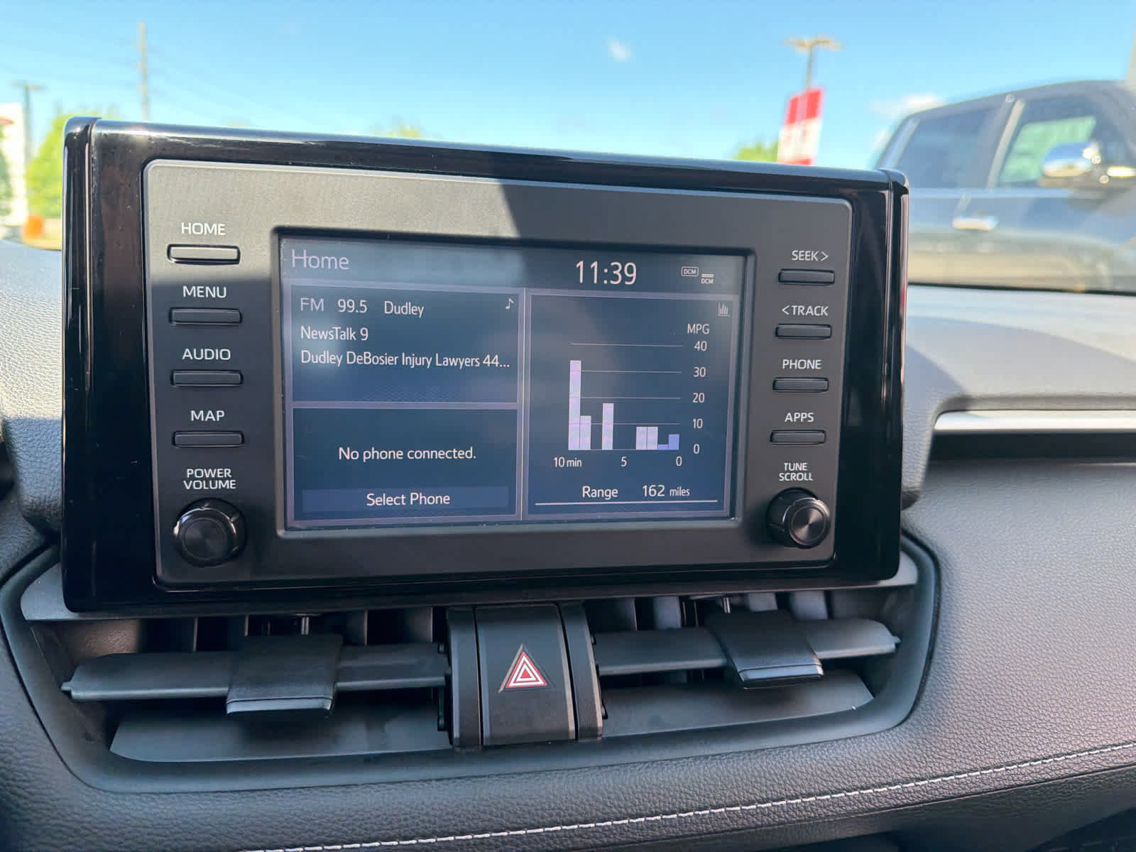 Used 2019 Toyota RAV4 LE FWD image 11