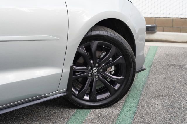 Used 2024 Toyota Sienna XSE image 8