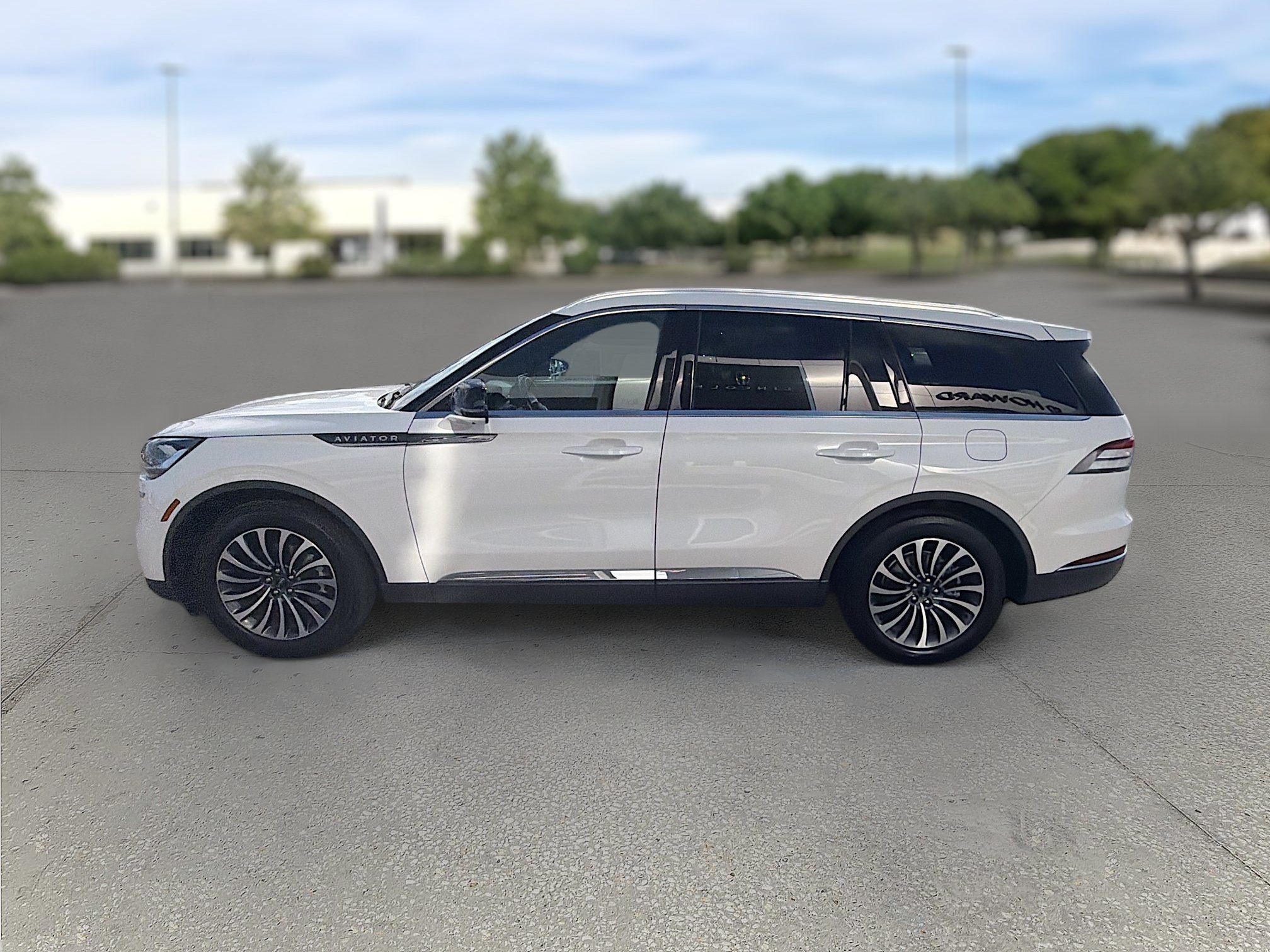 Certified 2022 Lincoln Aviator Reserve w/ Elements Package Plus RWD image 4