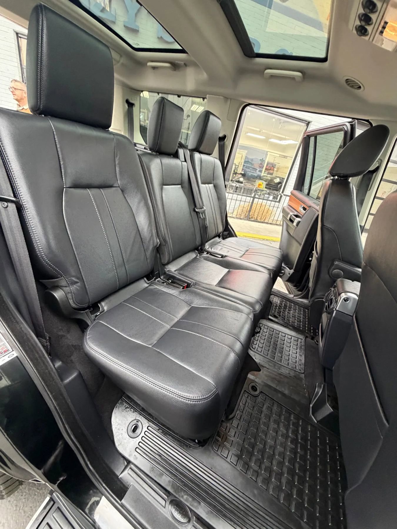 Used 2015 Land Rover LR4 HSE AWD/4WD image 14