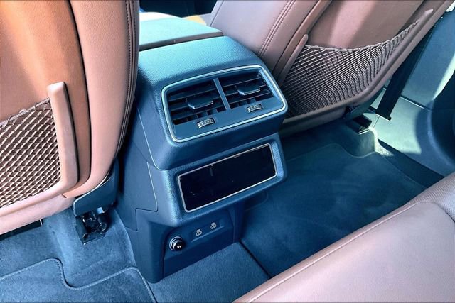 Used 2022 Audi e-tron Premium Plus w/ Premium Plus Package image 25