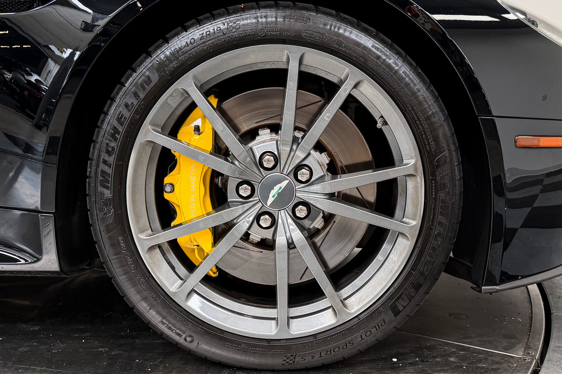 Used 2015 Aston Martin V8 Vantage GT RWD image 27