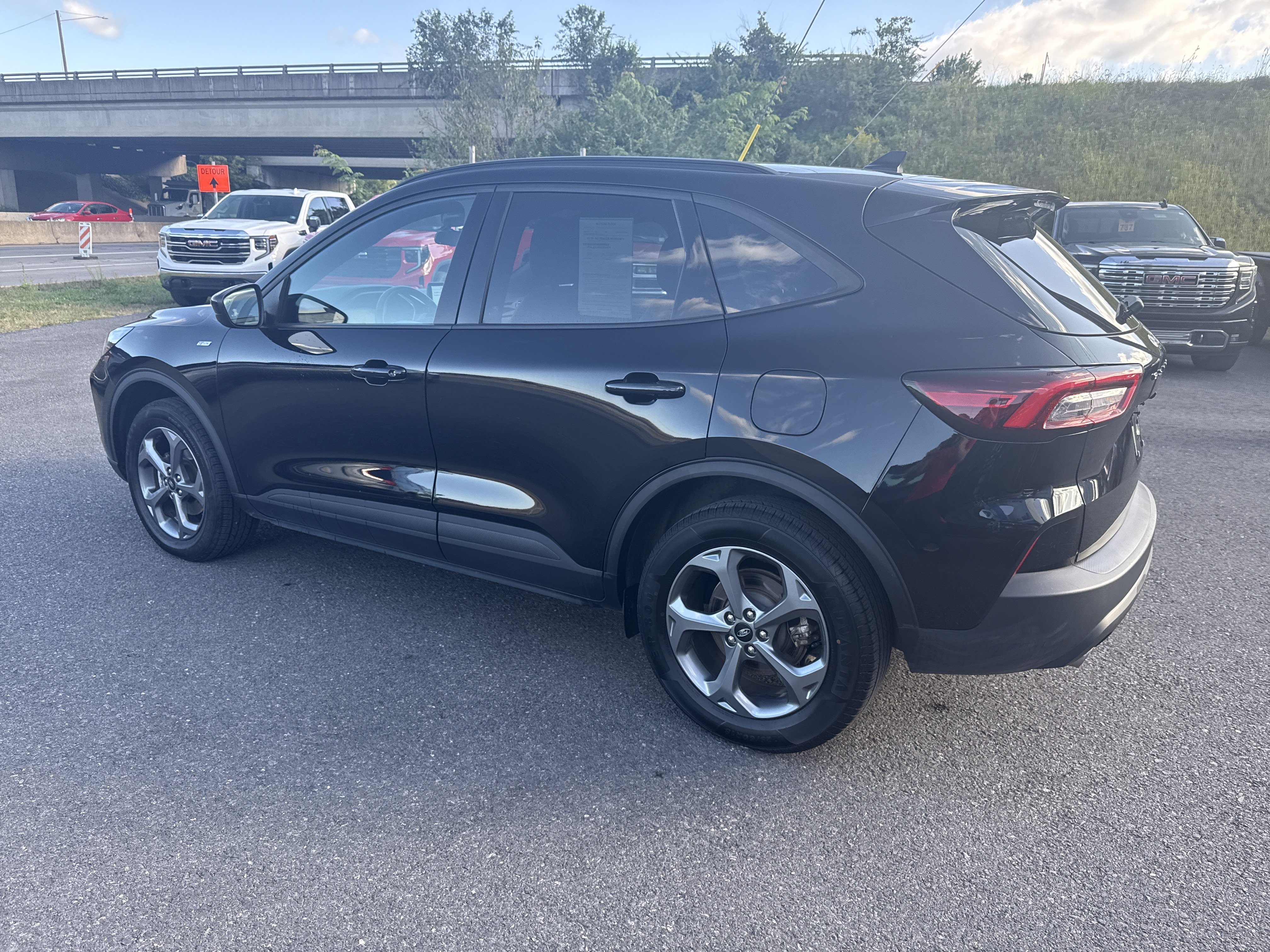 Used 2025 Ford Escape ST-Line Select AWD/4WD image 6