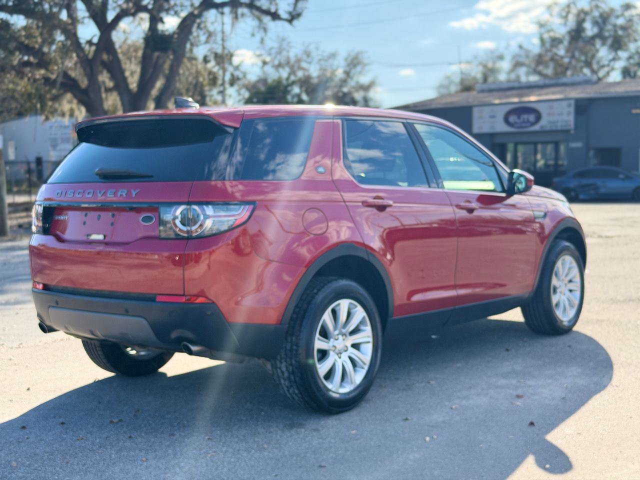 Used 2018 Land Rover Discovery Sport SE image 5