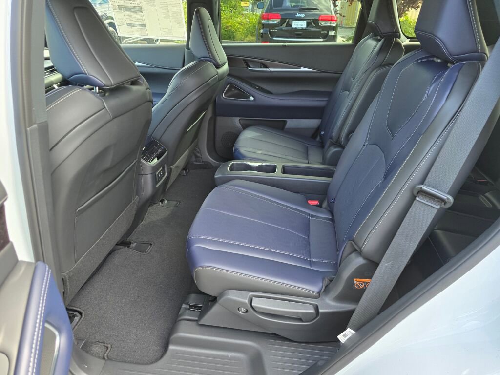 New 2026 INFINITI QX60 Sport w/ Dark Cargo Package image 17