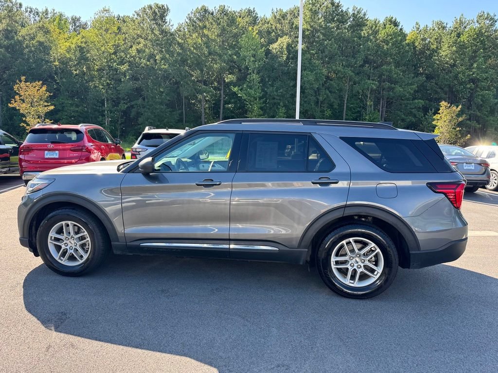 Used 2025 Ford Explorer Active w/ Active Comfort Package RWD image 3
