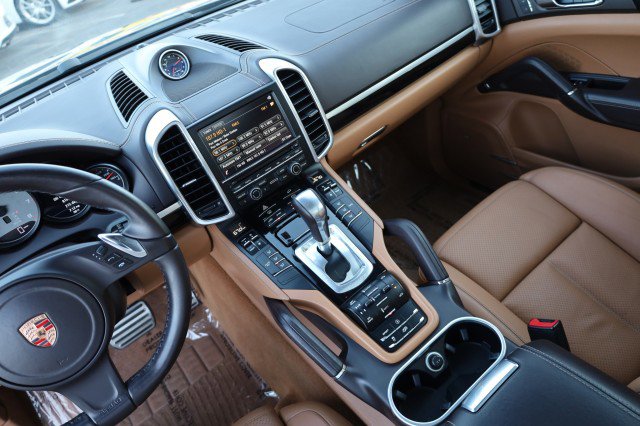 Used 2014 Porsche Cayenne GTS AWD/4WD image 32