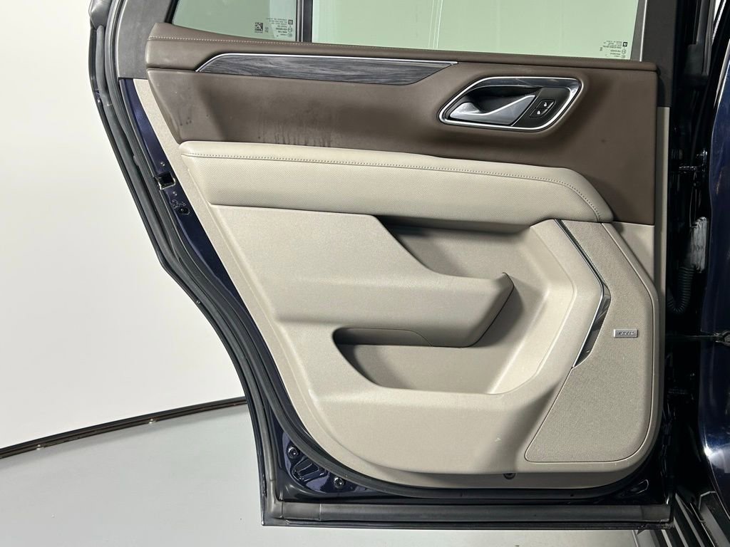 Used 2022 GMC Yukon SLT w/ SLT Premium Package image 16