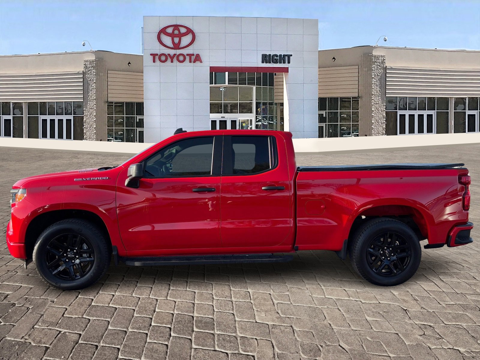 Used 2025 Chevrolet Silverado 1500 Custom image 3