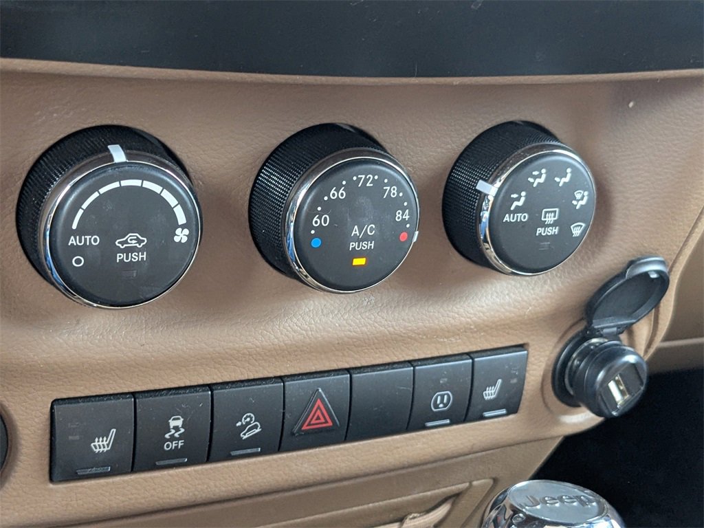 Used 2017 Jeep Wrangler Unlimited Rubicon w/ Connectivity Group image 19