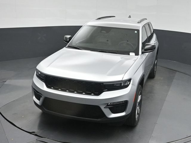Used 2025 Jeep Grand Cherokee Limited w/ Black Appearance Package AWD/4WD image 46