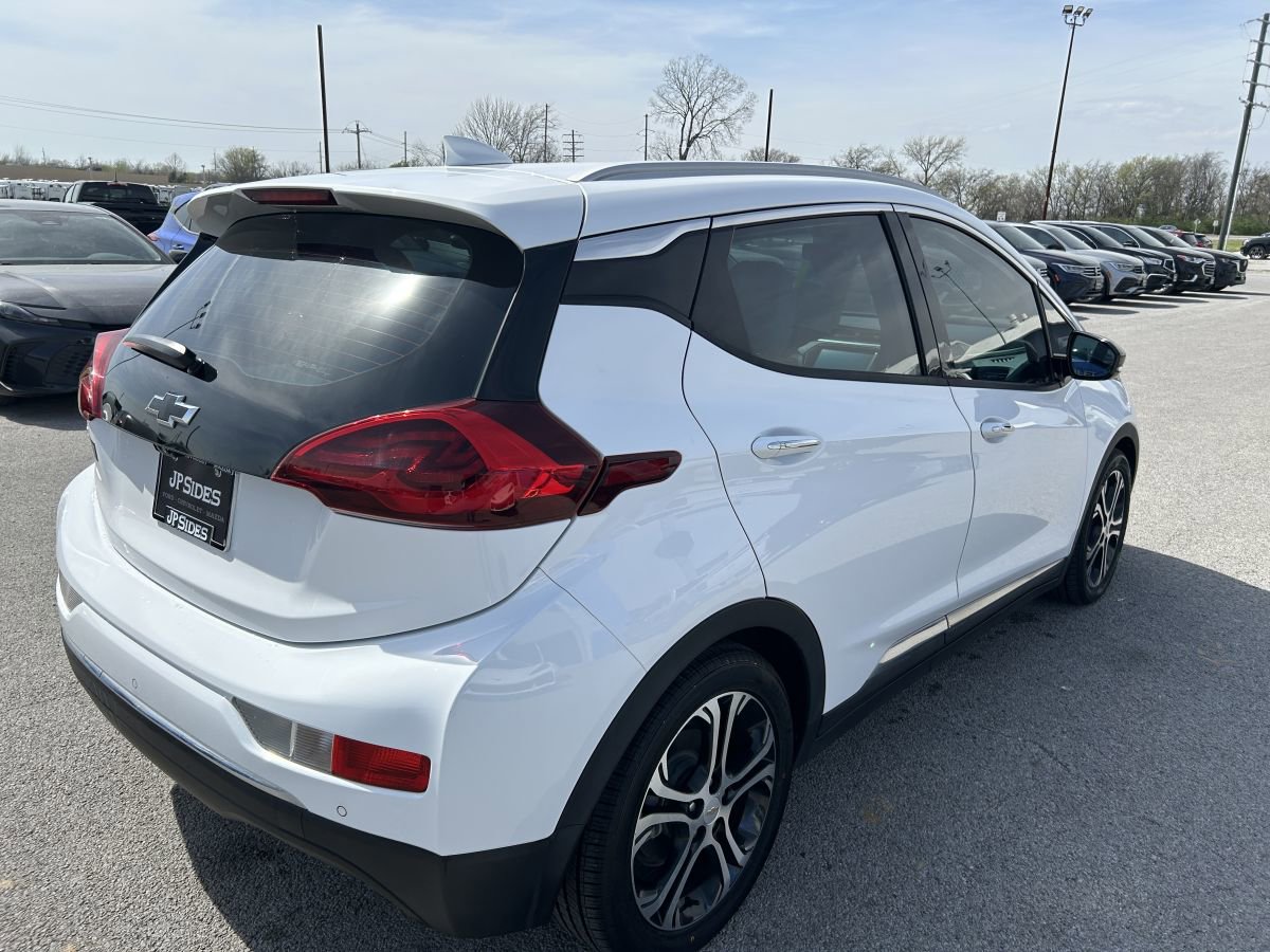 Used 2019 Chevrolet Bolt Premier w/ Infotainment Package FWD image 5