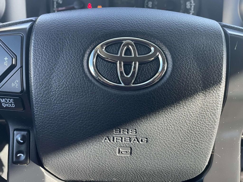 Used 2016 Toyota Tacoma SR image 28
