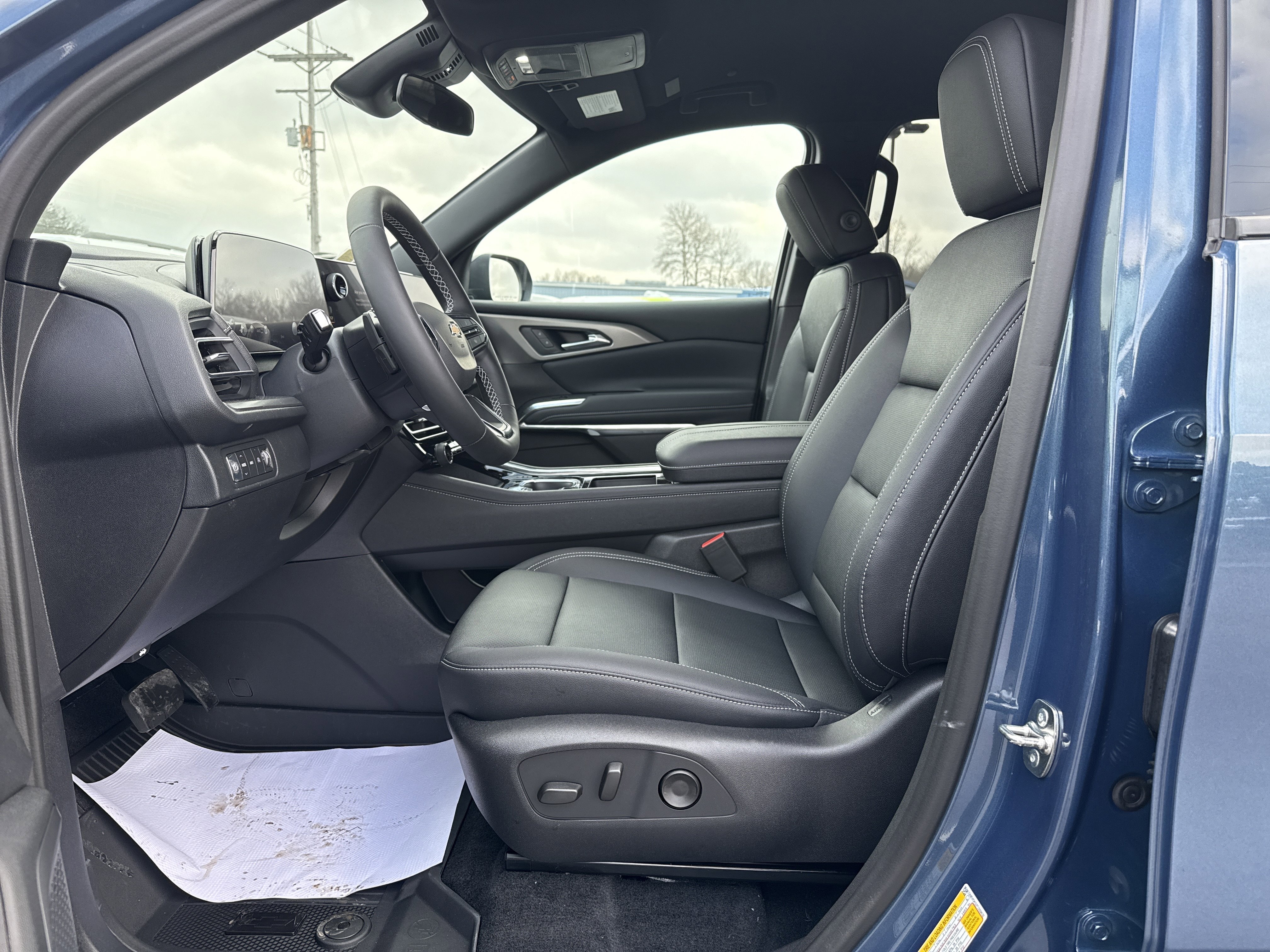New 2026 Chevrolet Traverse LT w/ LPO, Floor Liner Package image 12