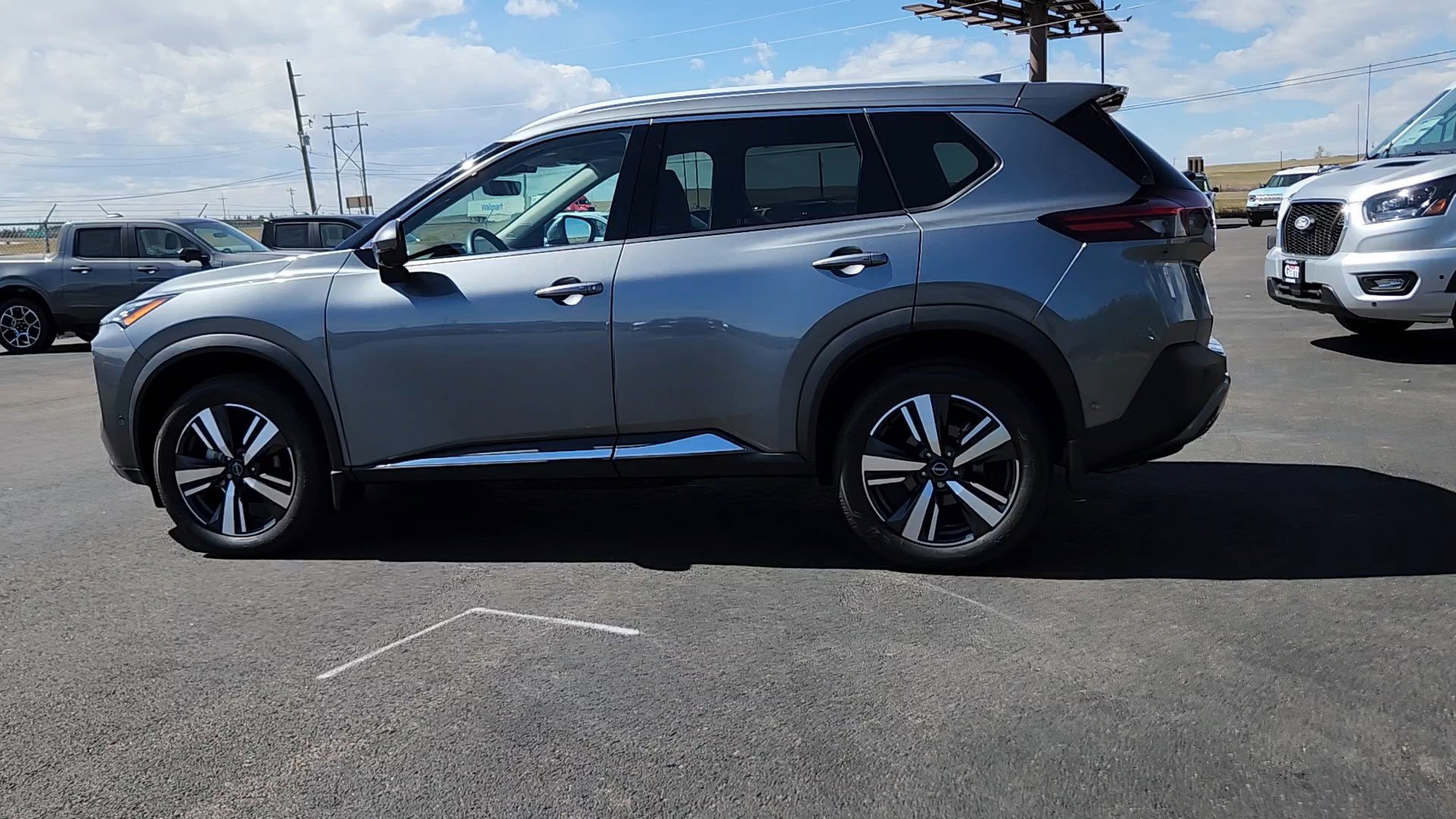 Used 2023 Nissan Rogue SL w/ SL Premium Package image 2