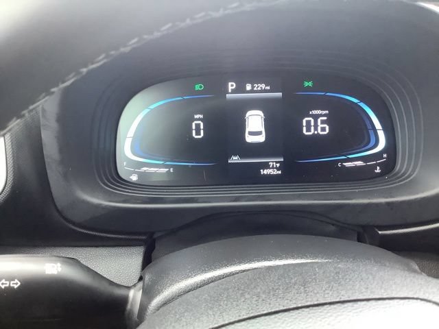 Certified 2025 Hyundai Venue SEL FWD image 24