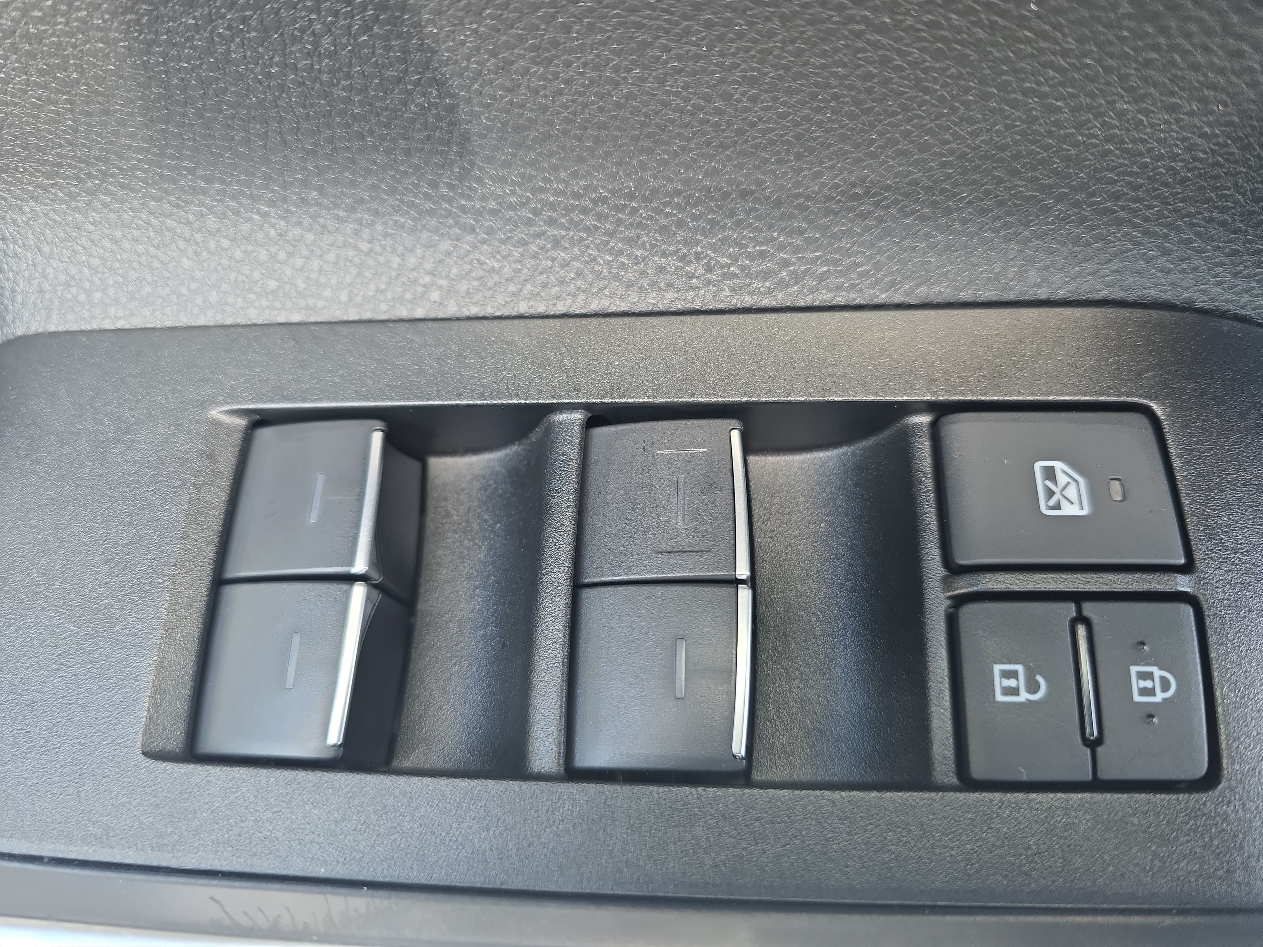 Used 2025 Toyota Highlander Platinum AWD/4WD image 29
