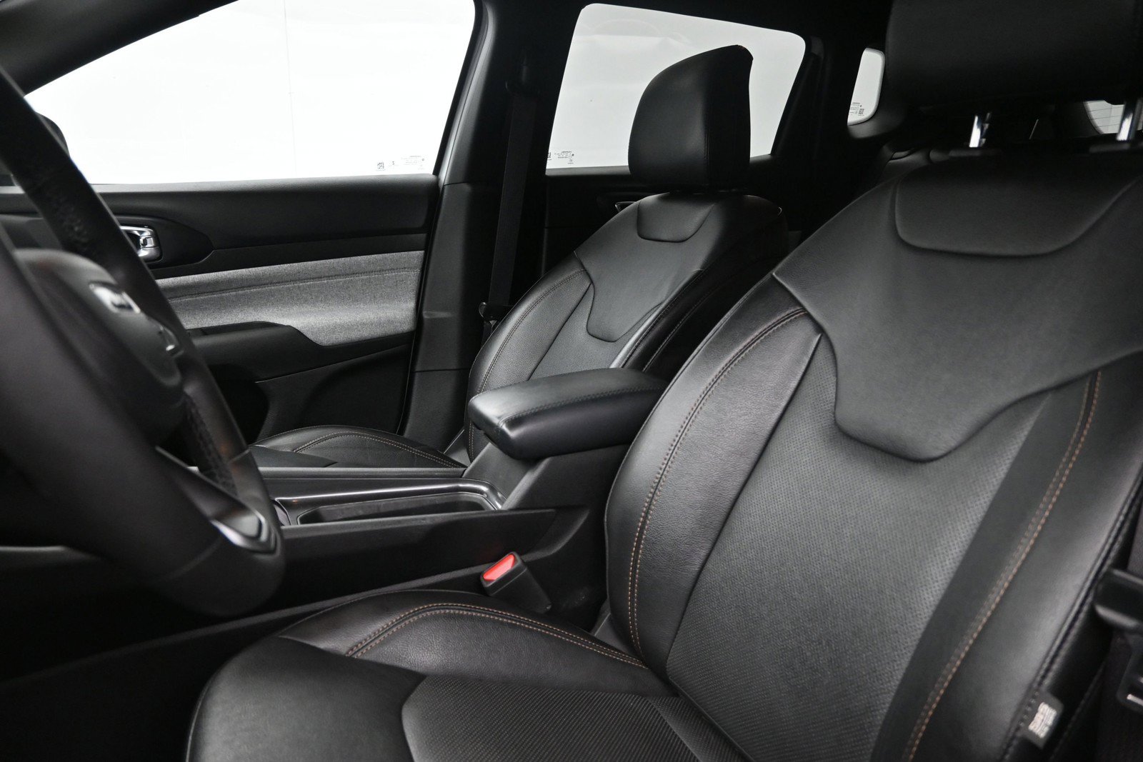 Used 2023 Jeep Compass Latitude AWD/4WD image 11