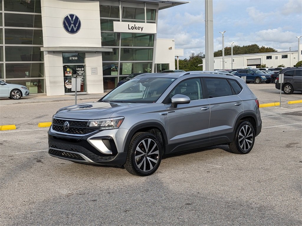 Certified 2023 Volkswagen Taos SE w/ Panoramic Sunroof Package image 2
