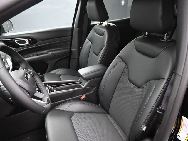New 2026 Jeep Compass Latitude image 13