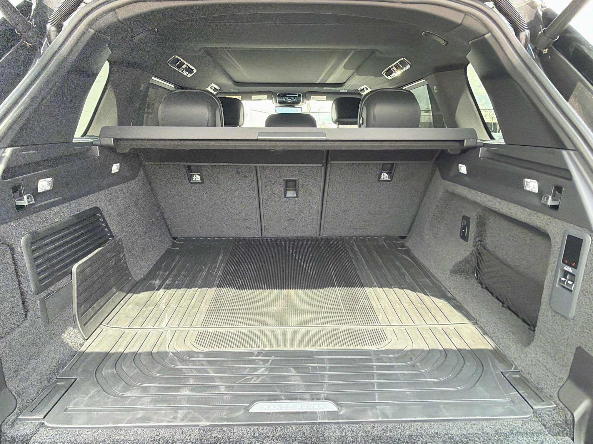 New 2026 Land Rover Range Rover SE AWD/4WD image 12