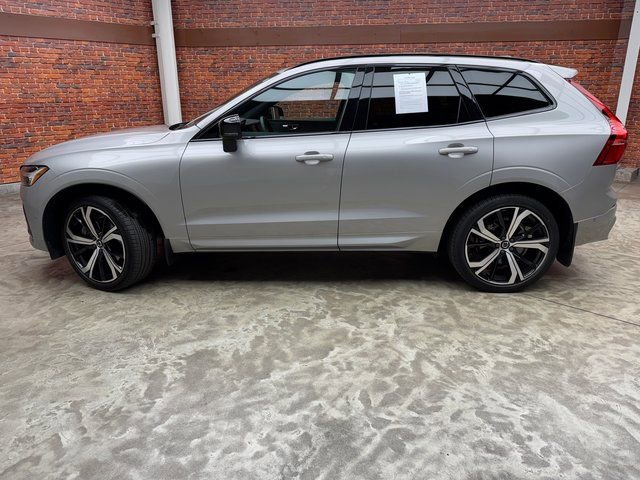 Used 2022 Volvo XC60 B6 R-Design image 2