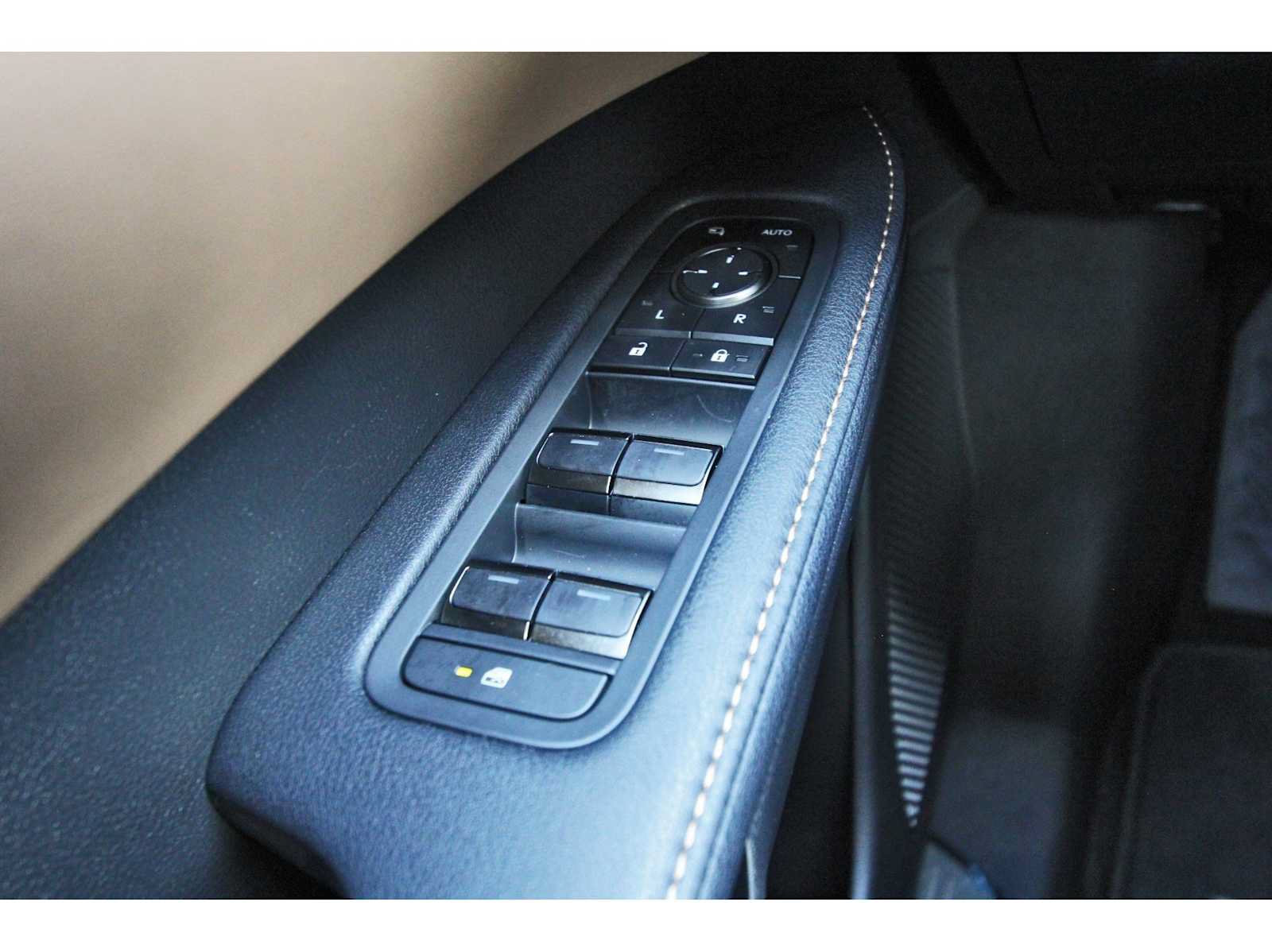 Used 2025 Lexus RX 350 Premium w/ Accessory Package (Z1) FWD image 20