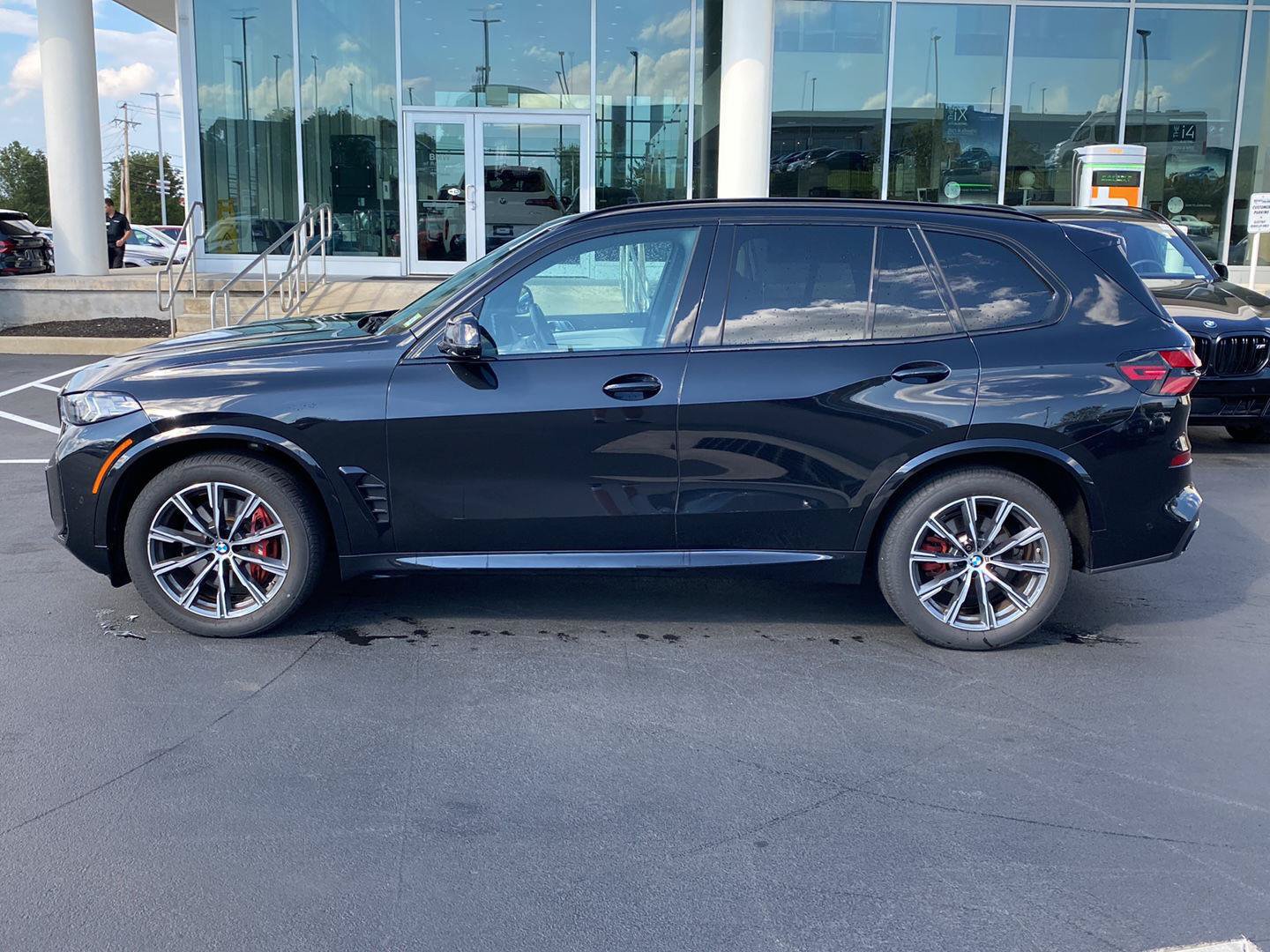 Used 2024 BMW X5 xDrive40i w/ M Sport Package AWD/4WD image 6