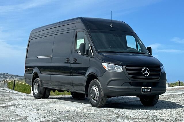 Used 2024 Mercedes-Benz Sprinter 3500 image 2