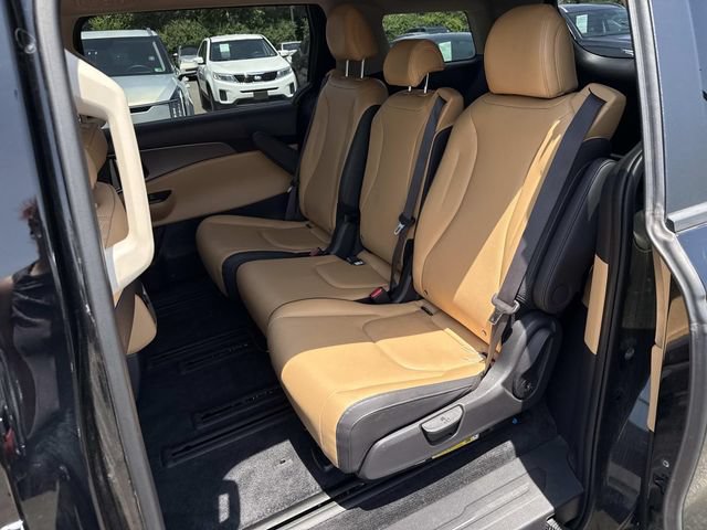 Used 2024 Kia Carnival LX FWD image 16
